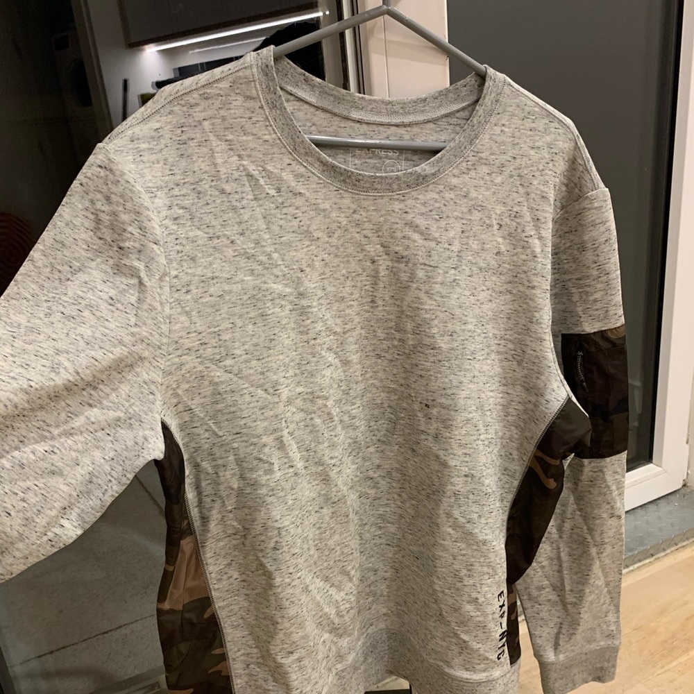 Men’s Express Long Sleeve Gray Camo Shirt/Sweater